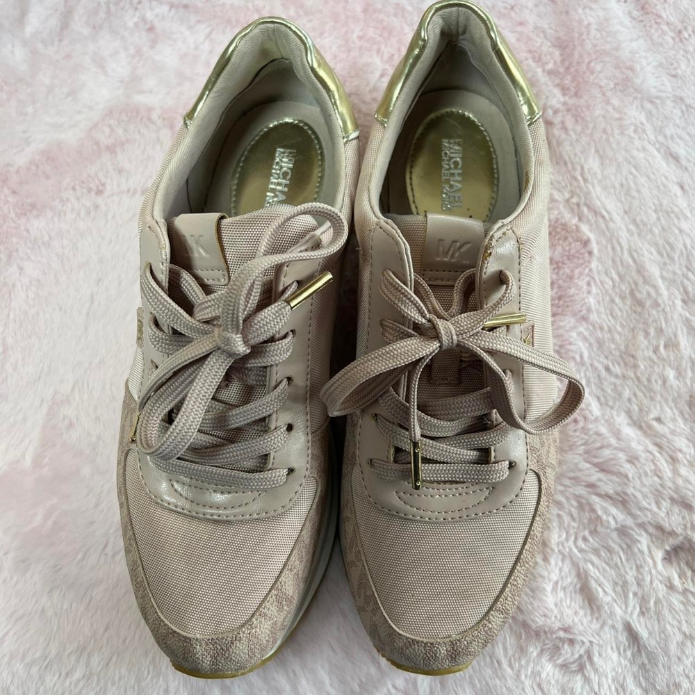 Michael kors shoe lace up shoe size 7 M